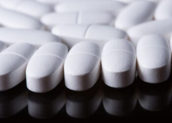 Advierten sobre un riesgo que muchos pasan por alto al tomar este popular analgésico