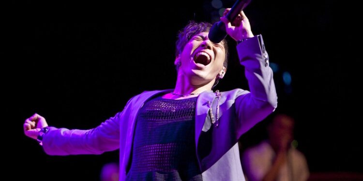 Famoso cantante de K-pop es encontrado muerto en su casa