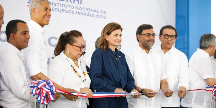 Vicepresidenta entrega rehabilitación de canal Bogaert y ampliación de centro educativo