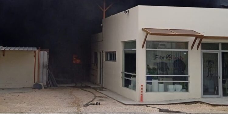 Se registra incendio en una empresa en La Altagracia