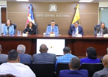 JCE presenta proyecto de la nueva cédula a otras organizaciones políticas
