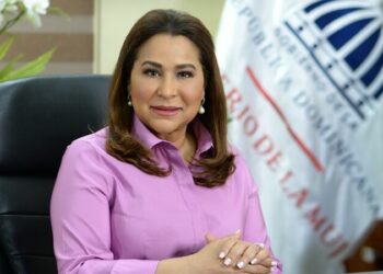 Ministra de la Mujer urge apresar oficial PN que mató dos mujeres en la Vega