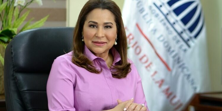 Ministra de la Mujer urge apresar oficial PN que mató dos mujeres en la Vega