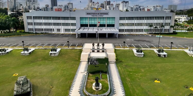 Otorgarán compensación económica adicional a militares colocados en retiro recientemente
