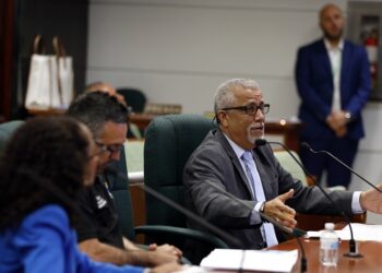 Proyecto busca prohibir el uso de celulares en estudiantes de nivel elemental