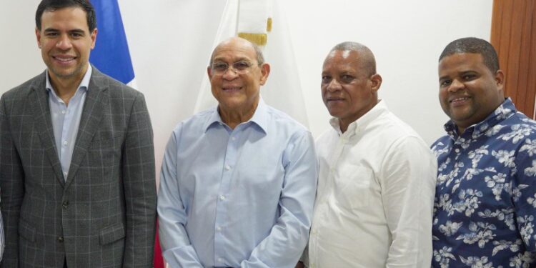 Ministro de Cultura presenta un plan para impulsar desarrollo cultural en provincias fronterizas
