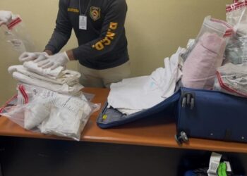 Arrestan ciudadano español con prendas de vestir impregnadas de cocaína