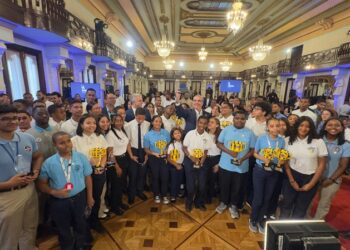 Abinader destaca conquistas de estudiantes en diversas competencias