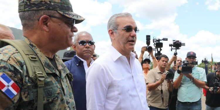 Presidente Abinader supervisa valla perimetral y garantiza seguridad nacional
