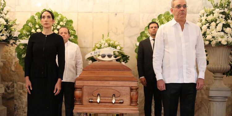 Presidente Abinader asiste a homenaje póstumo al merenguero Rubby Pérez