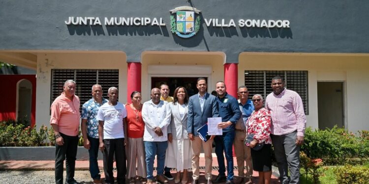 Gobierno entrega más de RD 32 millones a alcaldías de Monseñor Nouel, Santiago y La Vega