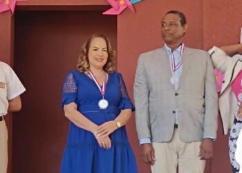 Ana Bertha Pérez recibe la Medalla al Mérito Periodístico «Orlando Martínez»