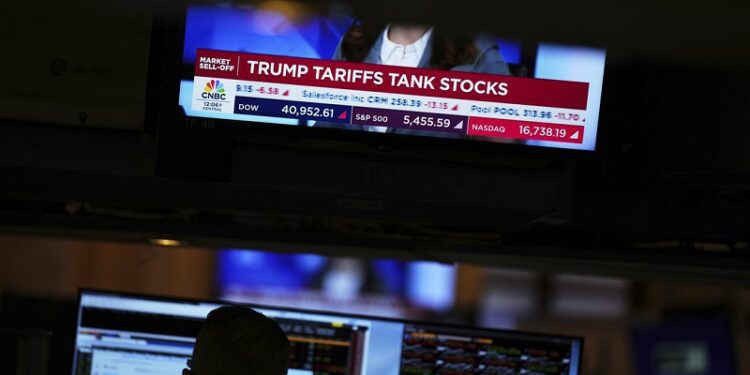 Fuerte caída de Wall Street por un contrataque comercial de China