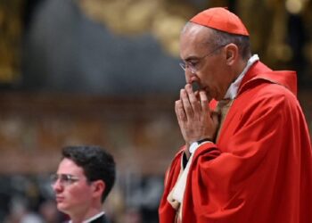 Reina: Roma llora a su obispo. Se necesita un guía en un mundo con rasgos inhumanos