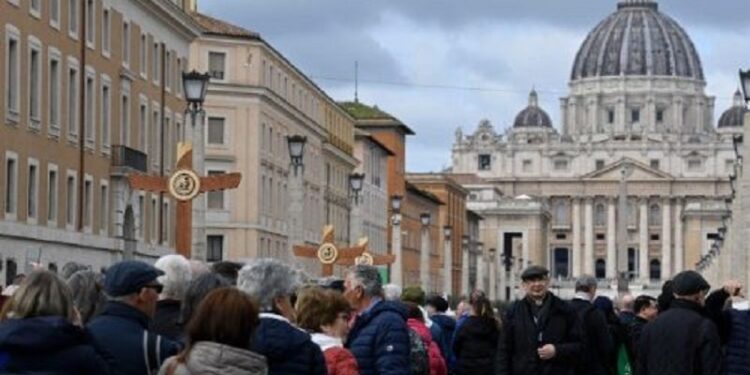 Catequesis del Papa: El hombre rico. Jesús «lo miró con amor»