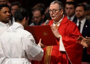 “Abandono total”: La cruz, camino de libertad y amor radical