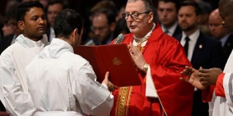 “Abandono total”: La cruz, camino de libertad y amor radical
