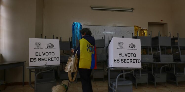 Cierran las urnas en las elecciones presidenciales de Ecuadoren las elecciones presidenciales de Ecuador