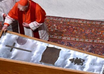 En San Pedro el rito del cierre del féretro del Papa Francisco