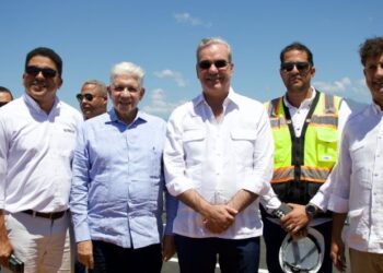 Abinader supervisa avances en la construcción de circunvalación en Baní