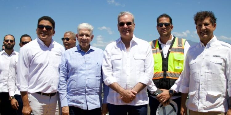 Abinader supervisa avances en la construcción de circunvalación en Baní