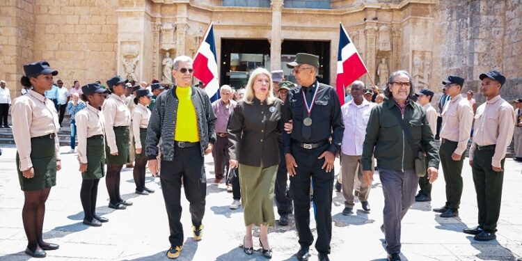 Conmemoran 60 años de la Revolución de abril con misa, marcha y homenajes a Caamaño