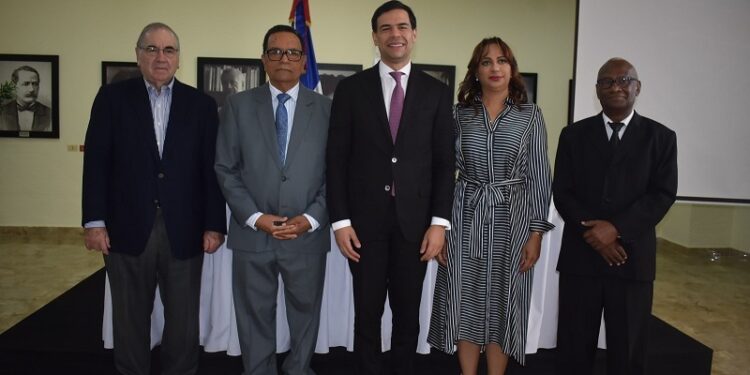 Otorgan a Eleanor Grimaldi Premio Biblioteca Nacional de Literatura Infantil 2025