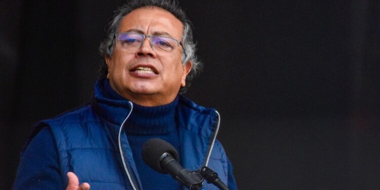 «Fue en París donde pude confirmar»: El excanciller de Colombia acusa de «drogadicto» al presidente y Petro responde