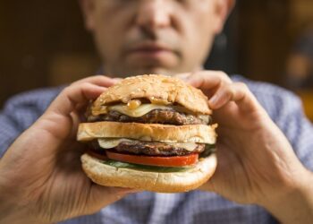 ¿La velocidad importa? Determinan cuántos minutos deben dedicarse a comer