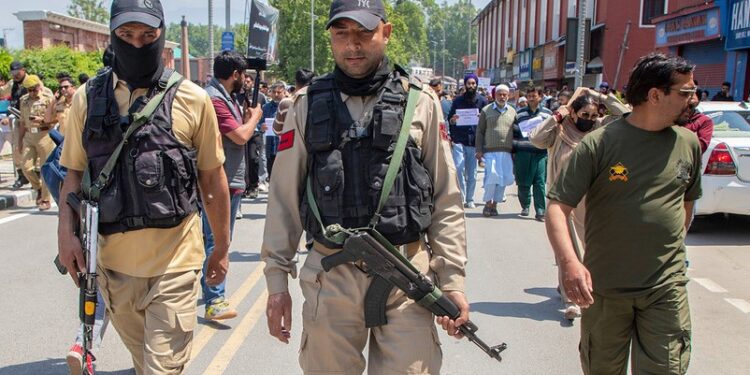 «Ojo por ojo»: ¿Qué está pasando entre dos potencias nucleares, la India y Pakistán?