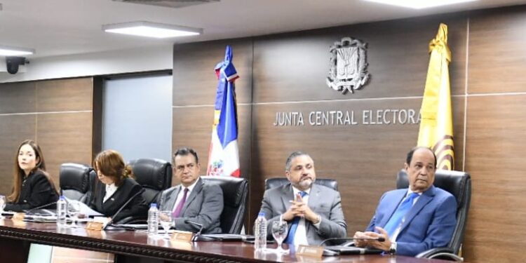 JCE realiza audiencia pública para conocer el borrador del Reglamento de la Ley 4-23