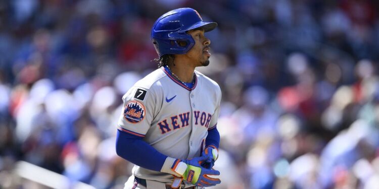 ¡Insólito! Lindor golpeado dos veces en el mismo inning… por el mismo pitcher