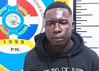 Policía apresa inmigrante haitiano buscado por el homicidio de una estadounidense