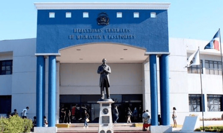 Un haitiano muere al saltar de edificio para evitar deportación