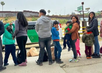 EE.UU. impondrá costosas multas a migrantes irregulares que no se autodeporten