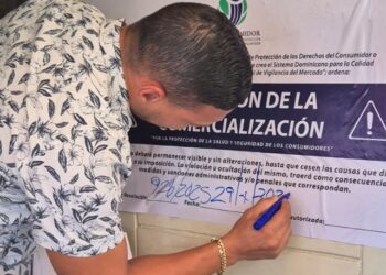 Pro Consumidor clausura negocios en Boca Chica por no cumplir con medida