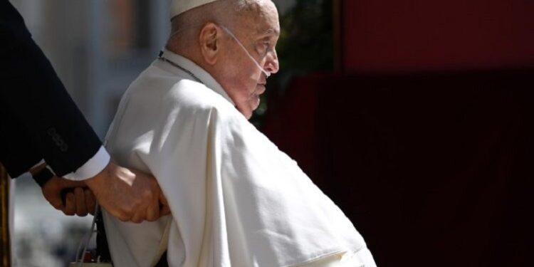 El Papa de sorpresa en San Pedro para rezar ante la tumba de San Pío X