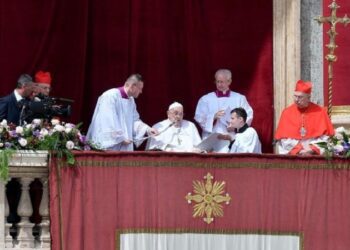 El Papa en el Urbi et Orbi: ¡No más estruendos de armas!