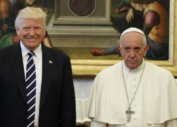 Trump: «Me gustaría ser el papa»