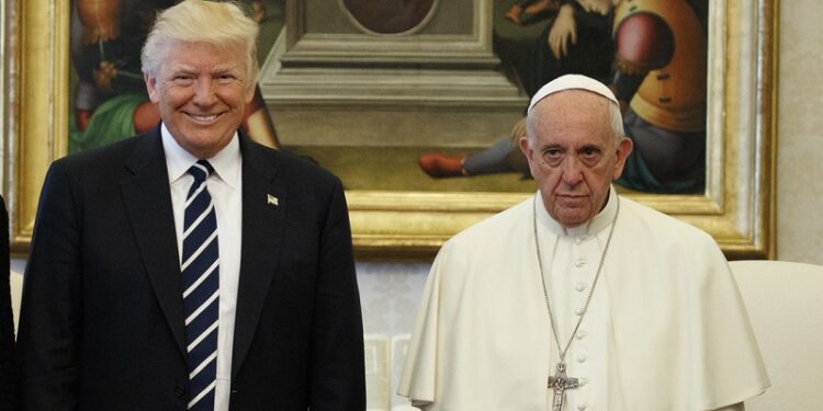 Trump: «Me gustaría ser el papa»
