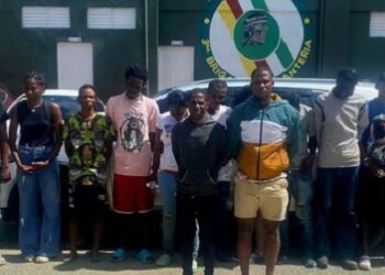 Apresan dos hombres con 11 indocumentados en San Juan