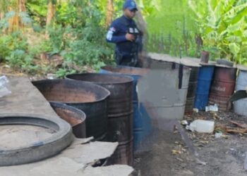 Policía desmantela fábrica de ron adulterado en Tamayo