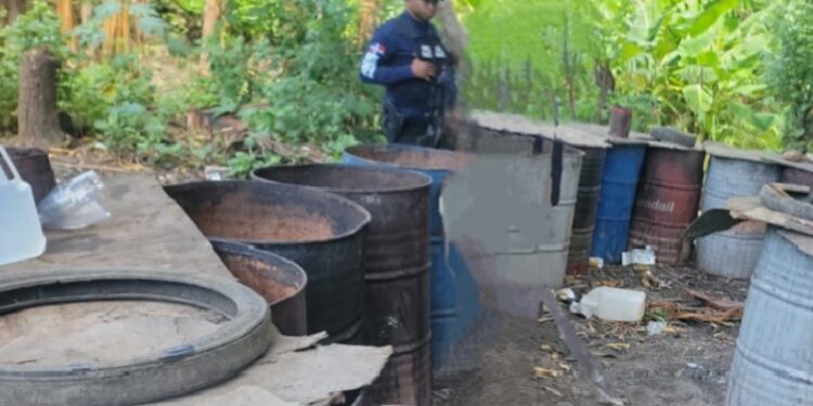 Policía desmantela fábrica de ron adulterado en Tamayo
