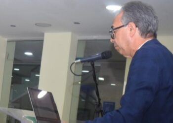 José Mármol destaca batallas libran grupos sociales por su identidad en la posmodernidad