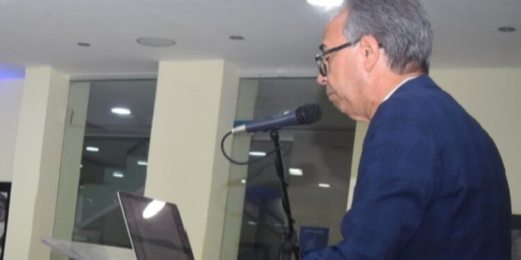 José Mármol destaca batallas libran grupos sociales por su identidad en la posmodernidad