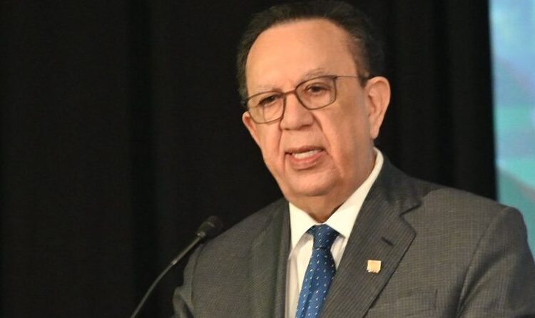 Valdez Albizu resalta la importancia de la sostenibilidad climática e inclusividad de los sistemas bancarios