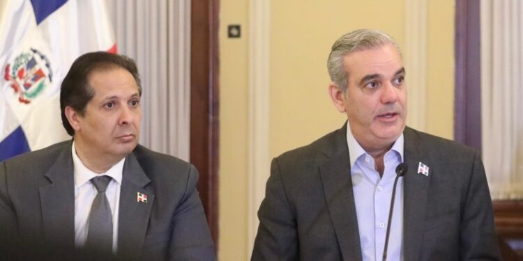 Presidente Abinader reconoce a médicos forenses por labor en tragedia del Jet Set