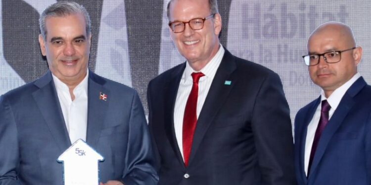 Hábitat para la Humanidad RD reconoce al presidente Abinader