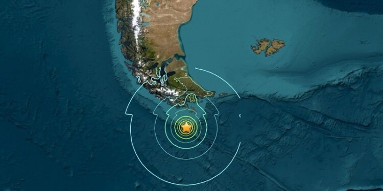 Alerta de tsunami tras un terremoto de magnitud 7,5 cerca de Chile y Argentina