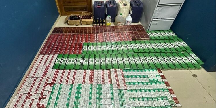 Autoridades decomisan 32 mil cigarrillos y 43 galones de alcohol adulterado